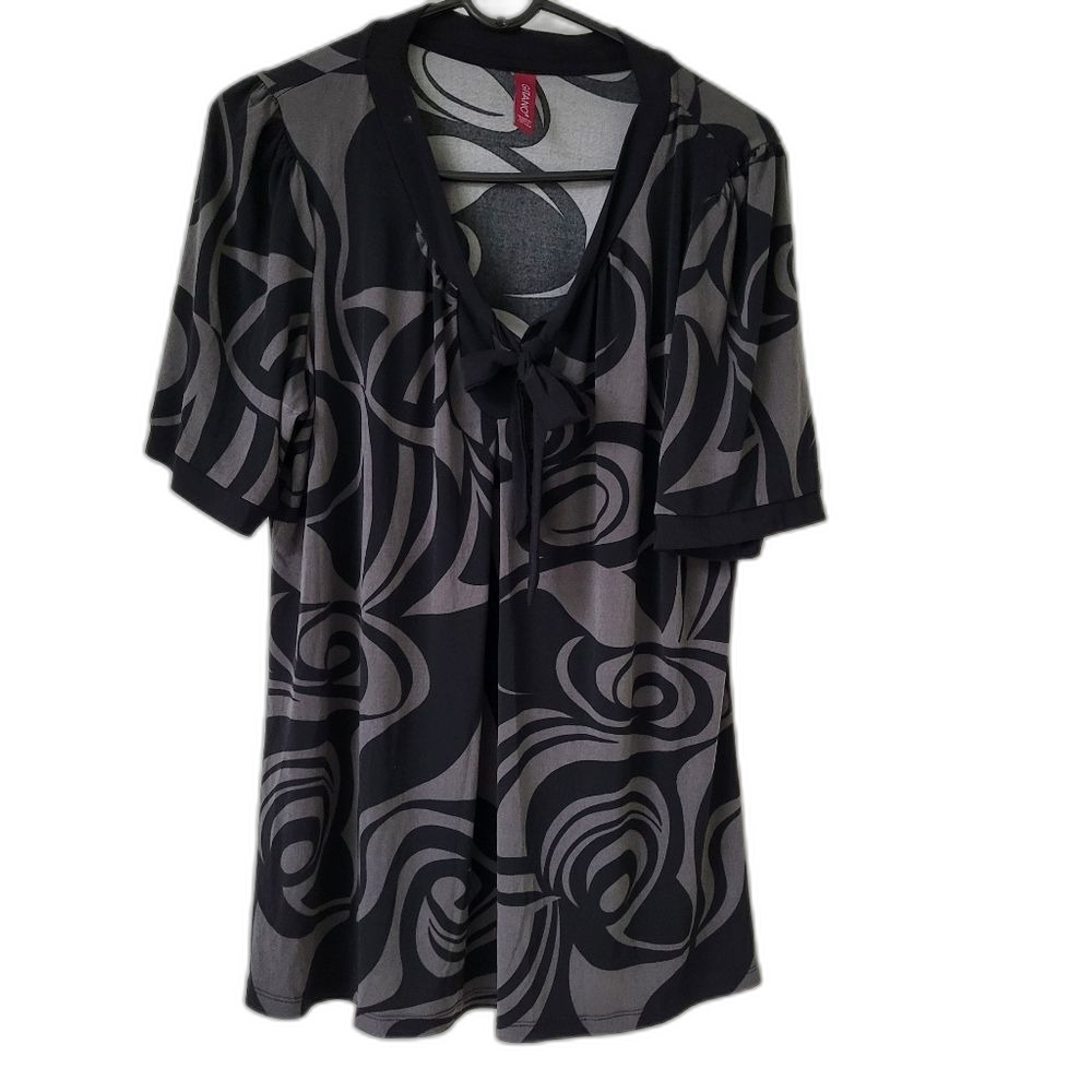 2/$30 Grey and Black Tunic with Short Sleeves - Size 18/20